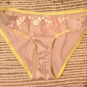 Elegant Lace Trimmed Women's Panty
